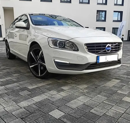 volvo v60 kraków Volvo V60 cena 46900 przebieg: 227000, rok produkcji 2015 z Kraków